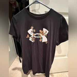 Under armor T-Shirt good condition. Never stretched, no holes or tears.